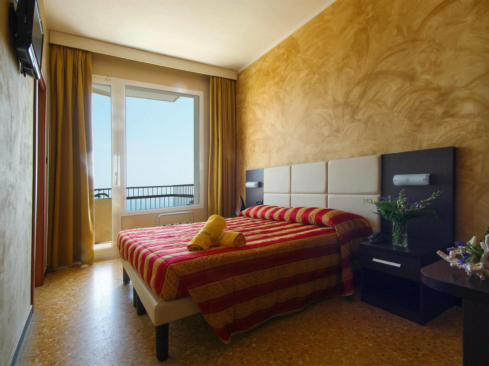 Piccolo Hotel Diano Marina Eksteriør bilde