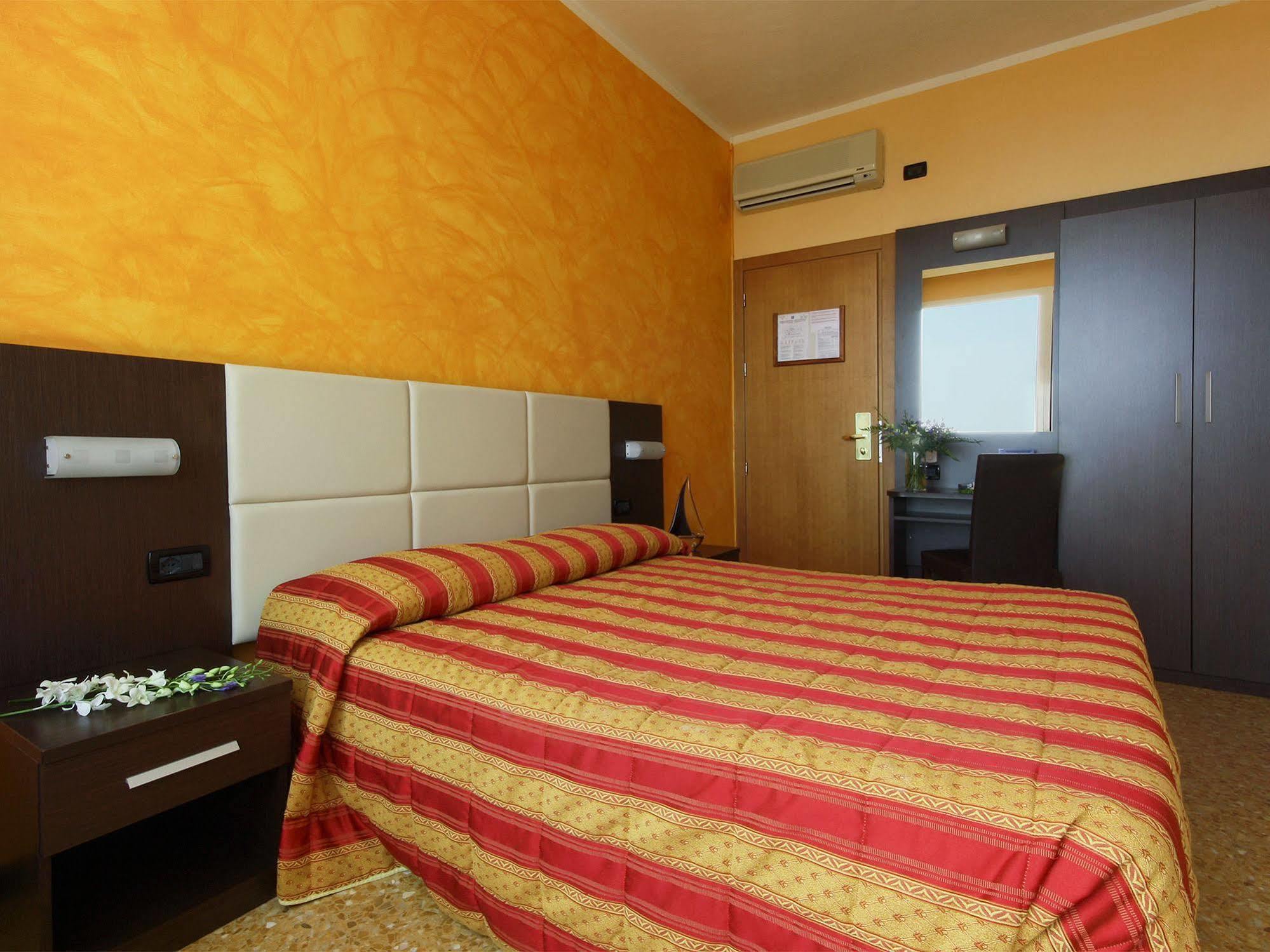 Piccolo Hotel Diano Marina Eksteriør bilde